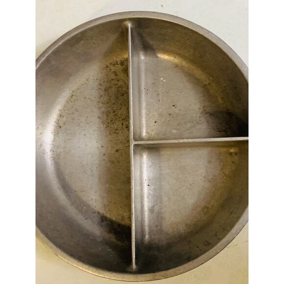 Peerless Products Divido Vintage Cast Aluminum Divided 9” Skillet - Picture 3 of 6